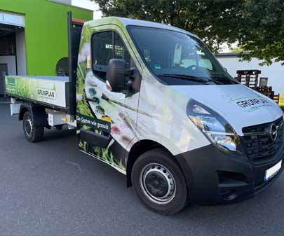 Kfz-Beklebung – fertig gestellt von vorne rechts