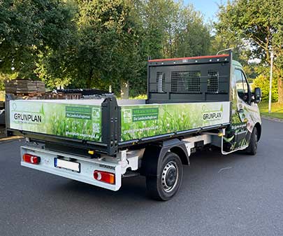 Kfz-Beklebung – fertig gestellt von hinten rechts